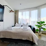 Ulmer Penthouse Für 7, Arbeitsplatz, Xxl-dachterrasse, Grill, Wii Apartment *